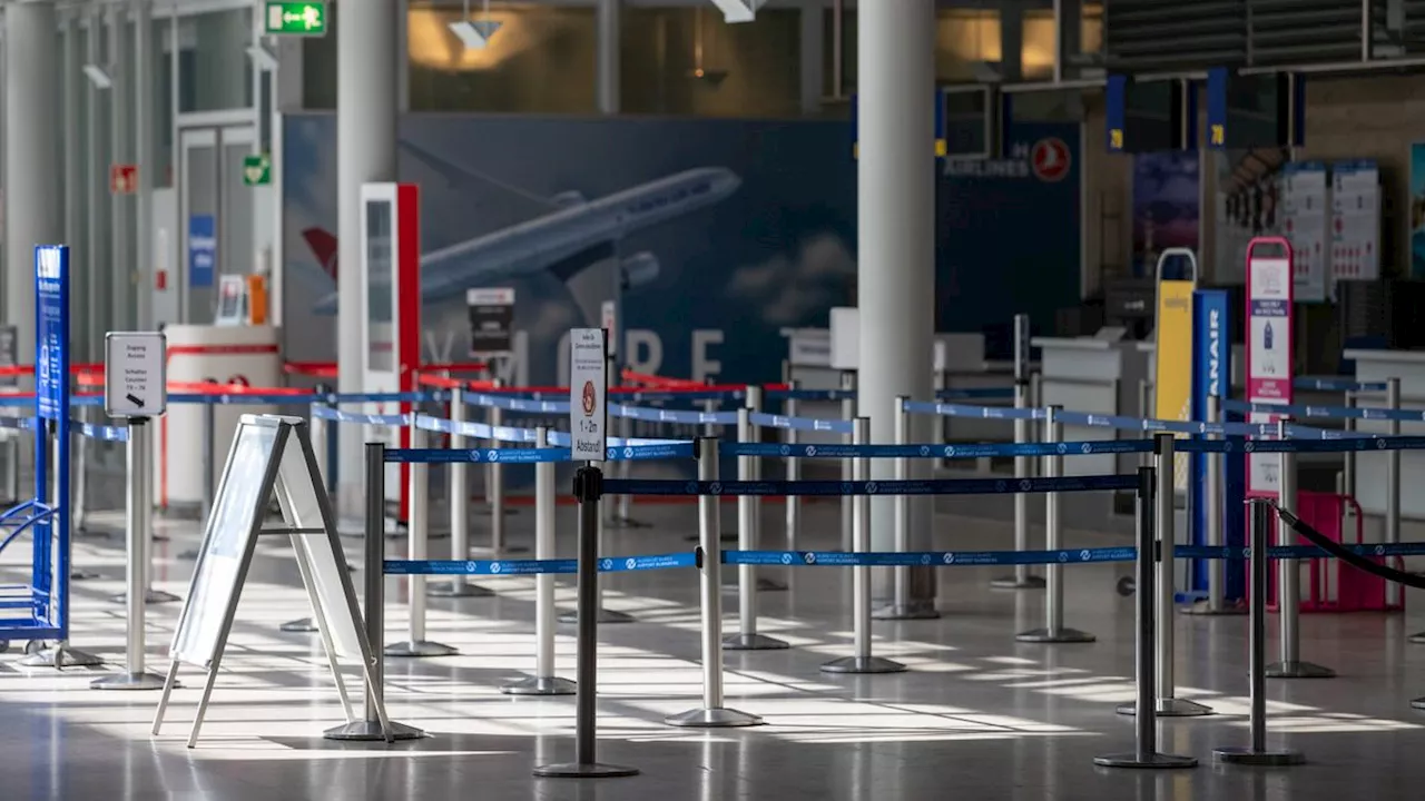 Vorsicht, angriffslustige Passagierin: Frau beißt Polizistin ins Bein