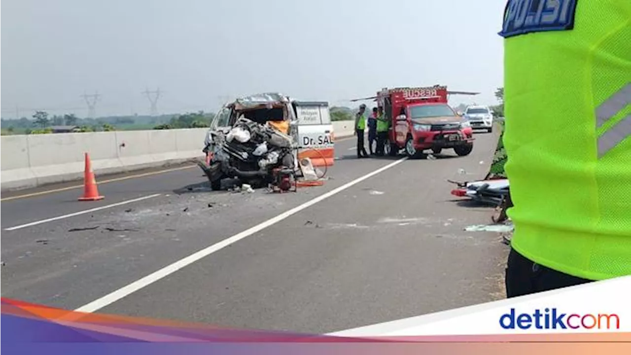 Ambulans Pembawa Jenazah Tabrak Truk di Tol Pemalang-Batang, 2 Tewas