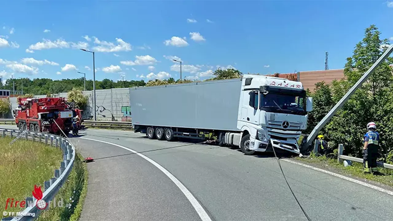 Nö: Drei Seilwinden bei Bergung eines Sattelzuges auf Rampe der Südautobahn bei Wr. Neudorf eingesetzt