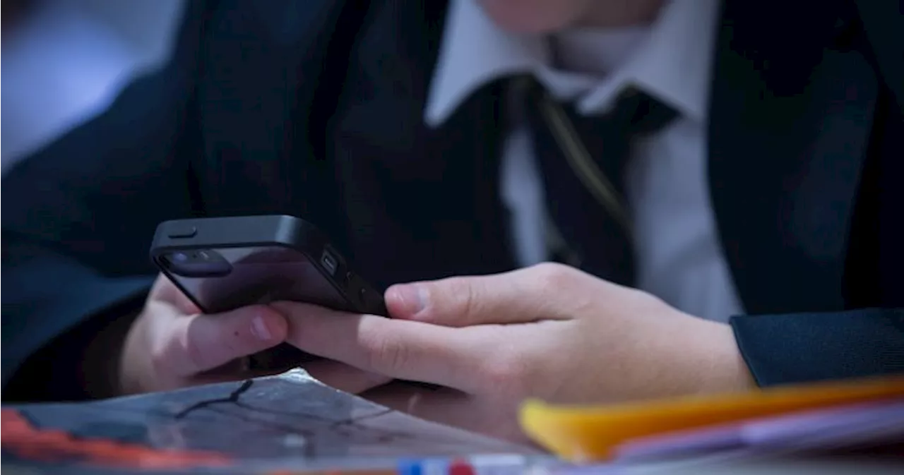 Alberta to ban cellphones in K-12 classrooms starting in fall