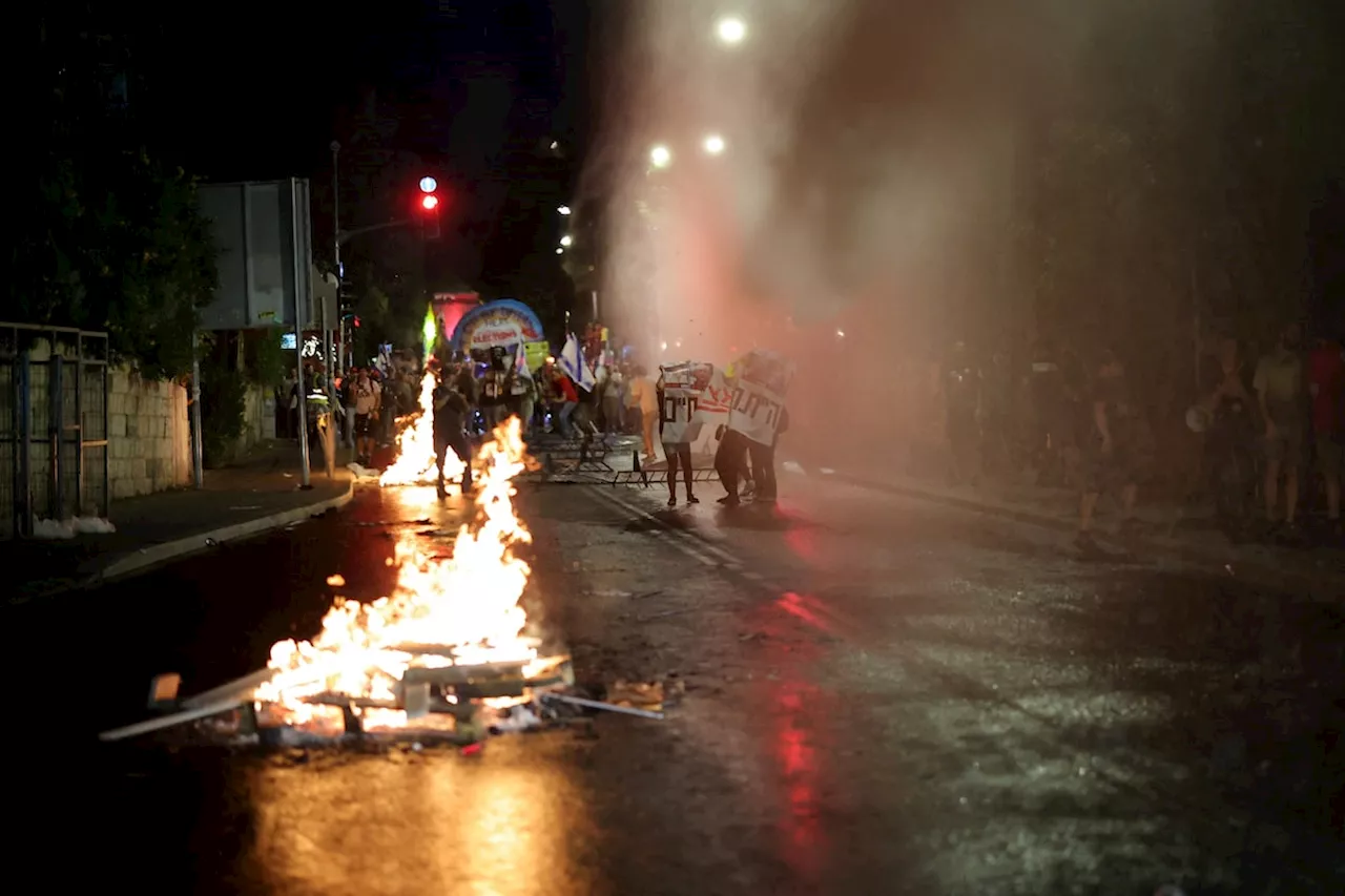 Israeli anti-government protesters rally in Jerusalem, clash with police