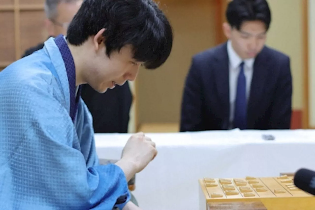 藤井聡太棋聖 永世棋聖に王手 山崎八段を111手で下し連勝