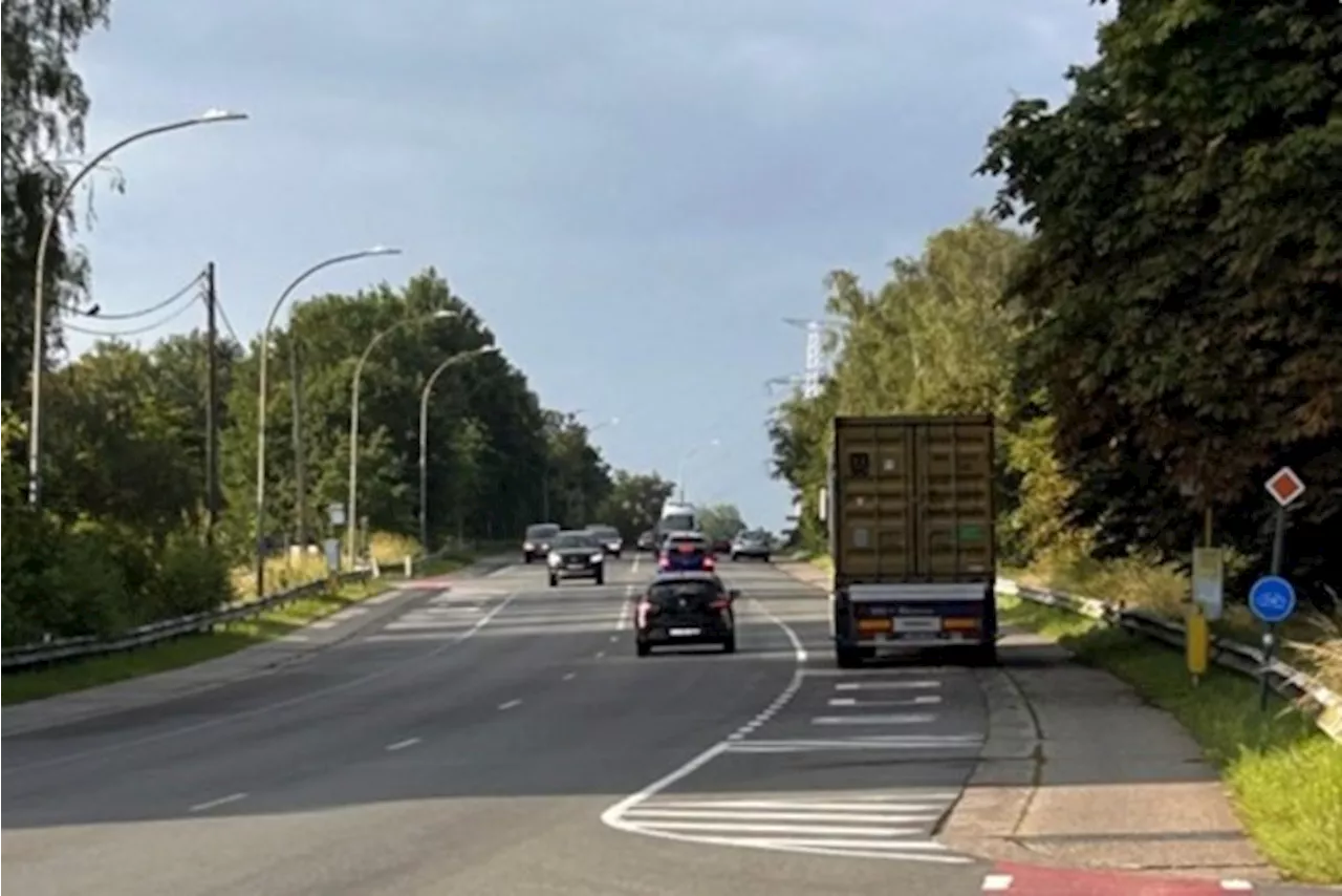 Dessel en Mol kondigen parkeerverbod voor vrachtwagens af op brug van Donk