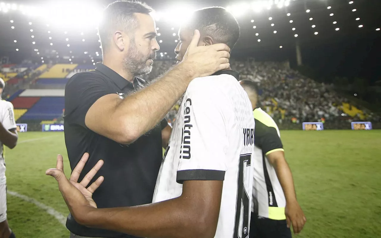 Artur Jorge mantém pés no chão com liderança do Botafogo: 'Não significa nada'