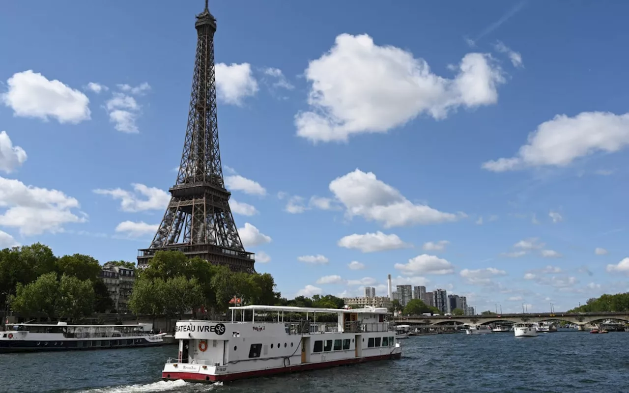 Ensaio para cerimônia de abertura dos Jogos de Paris reúne 55 barcos