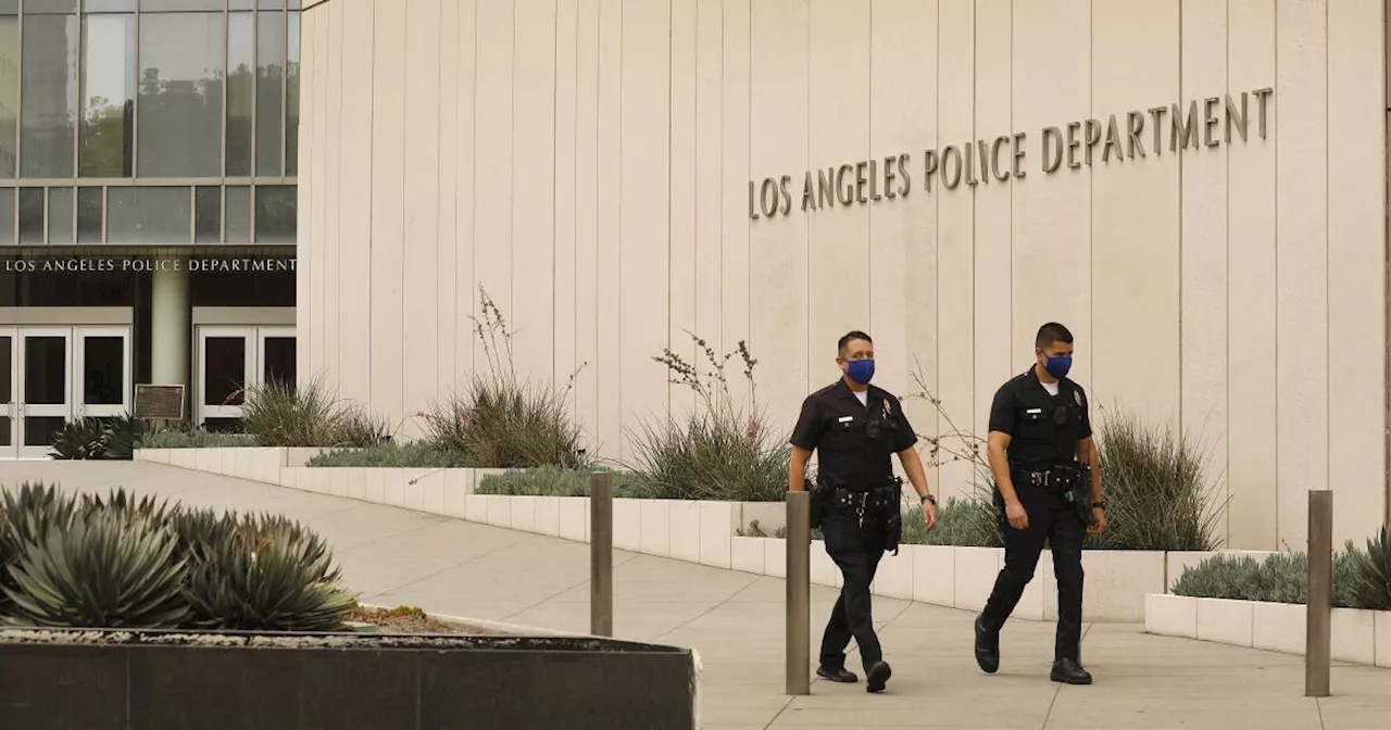 L.A. will pay activist group $300,000 to settle lawsuit over police officer photos