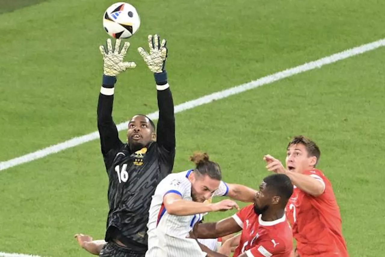 Face à l'Autriche Mike Maignan répond aux attentes et retrouve son statut avec les Bleus