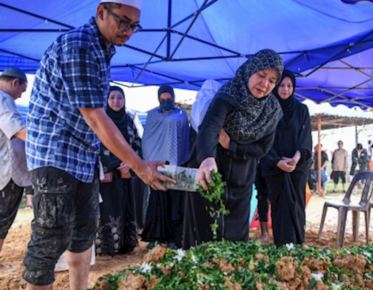 Fadhlina’s mother Siti Zalikhah laid to rest in Kajang