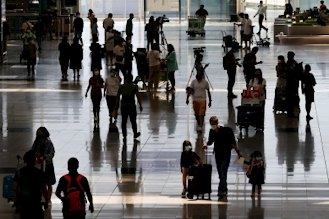 Hong Kong airport runway closed due to damaged cargo plane, delaying flights