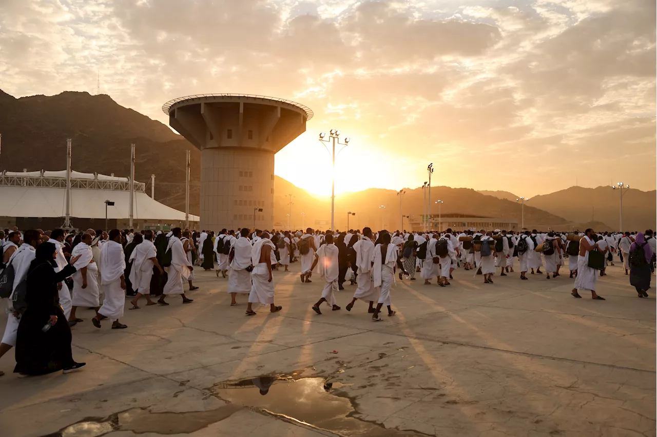 Saudi warns of heat spike as hajj winds down, deaths reported