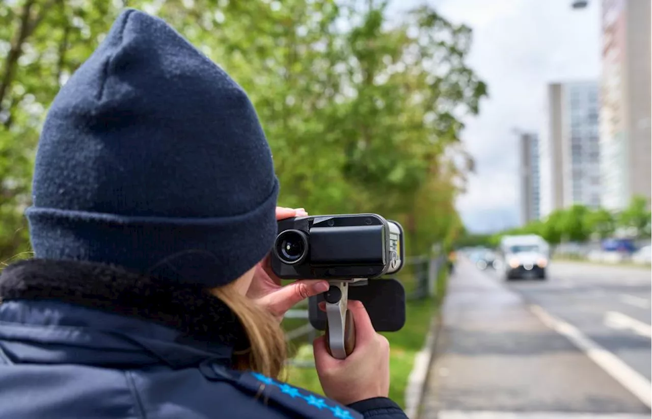 Regensburgerin (37) rast mit über 120 km/h durch 70er-Zone bei Barbing