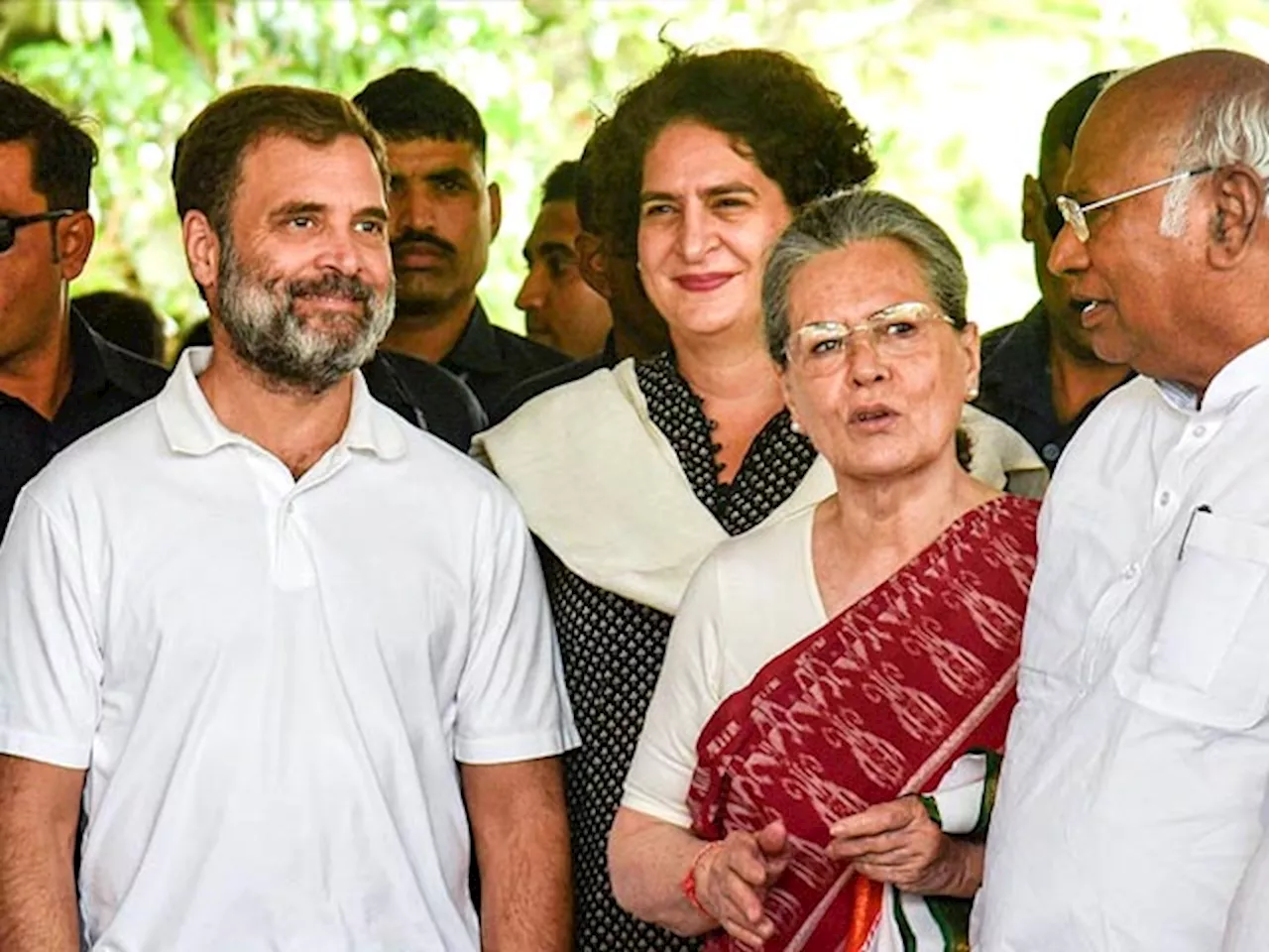 Raebareli Seat से सांसद बने रहेंगे Rahul Gandhi, Wayanad से Priyanka Gandhi लड़ेंगीं चुनाव