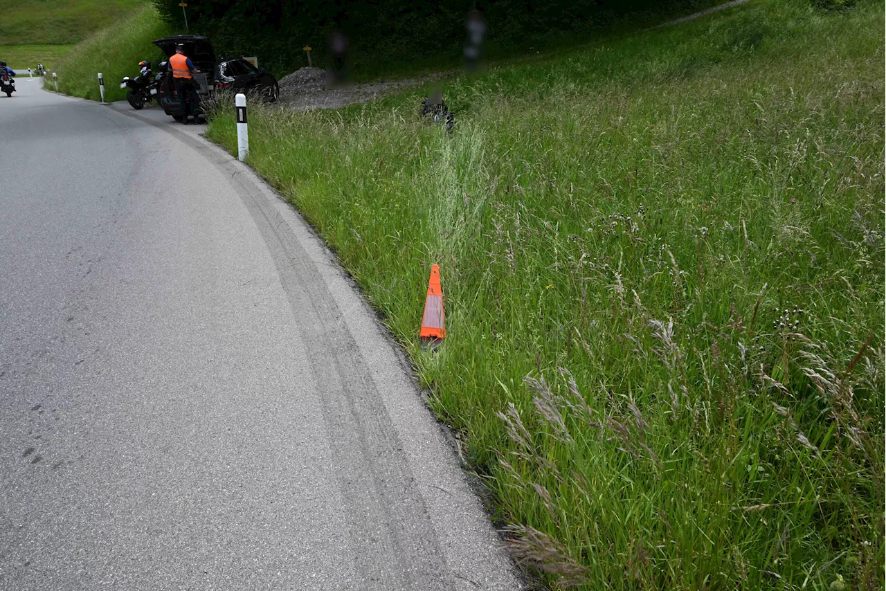 Mühlrüti SG: 16-jähriger Motorradfahrer nach Selbstunfall verletzt