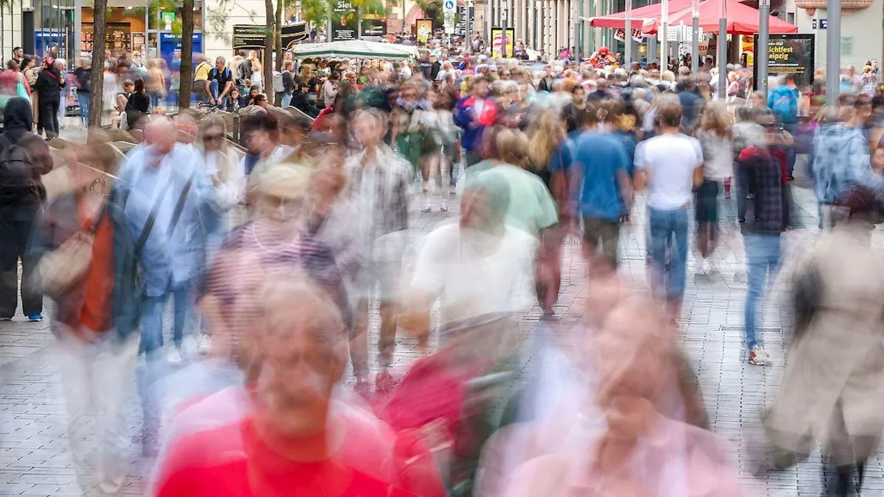 Fit mit Krankschreibung zu Hause: Fast 40 Prozent finden Blaumachen laut einer Studie völlig okay