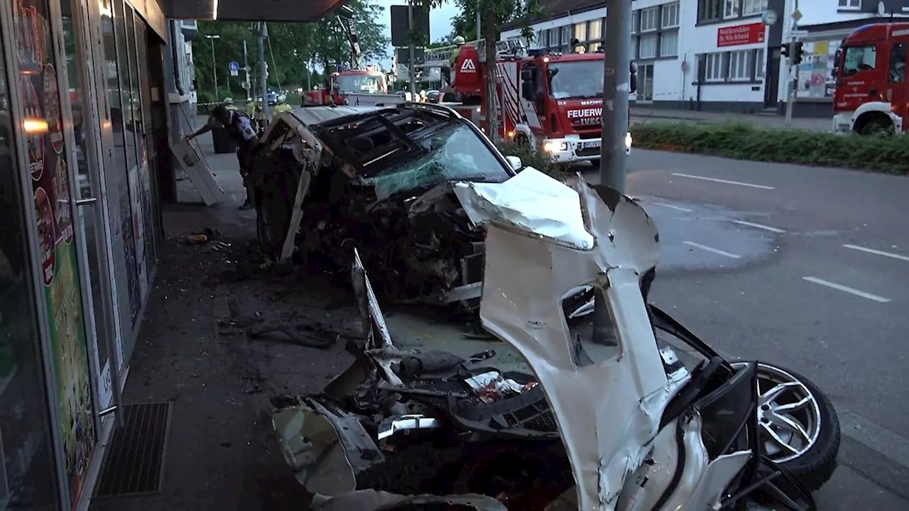 Nürtingen (Baden-Württemberg): 54-Jähriger rast gegen Ampel - zwei Fußgängerinnen tot