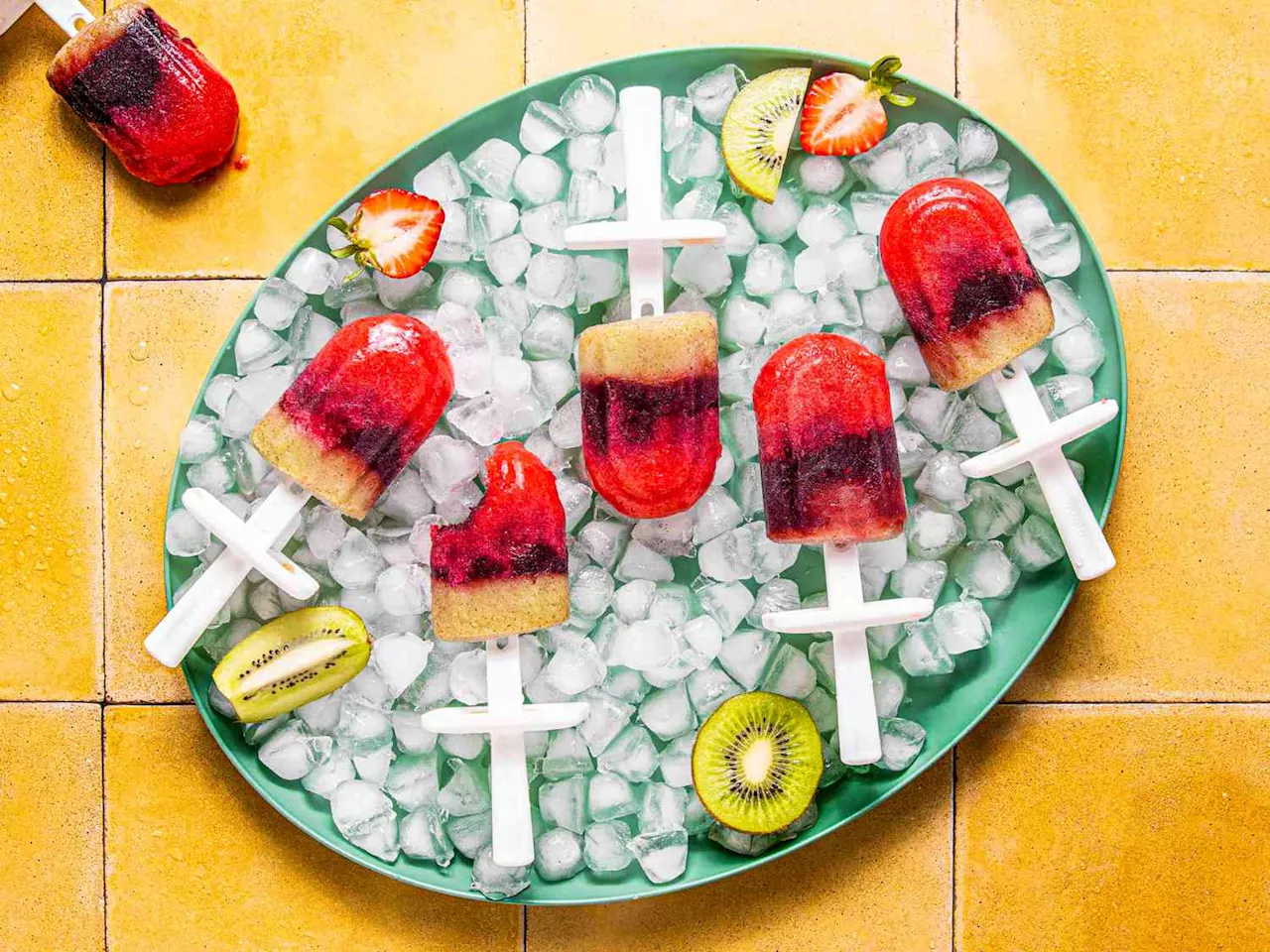 Celebrate Juneteenth With These Strawberry, Blackberry, and Kiwi Pan-African Flag Popsicles