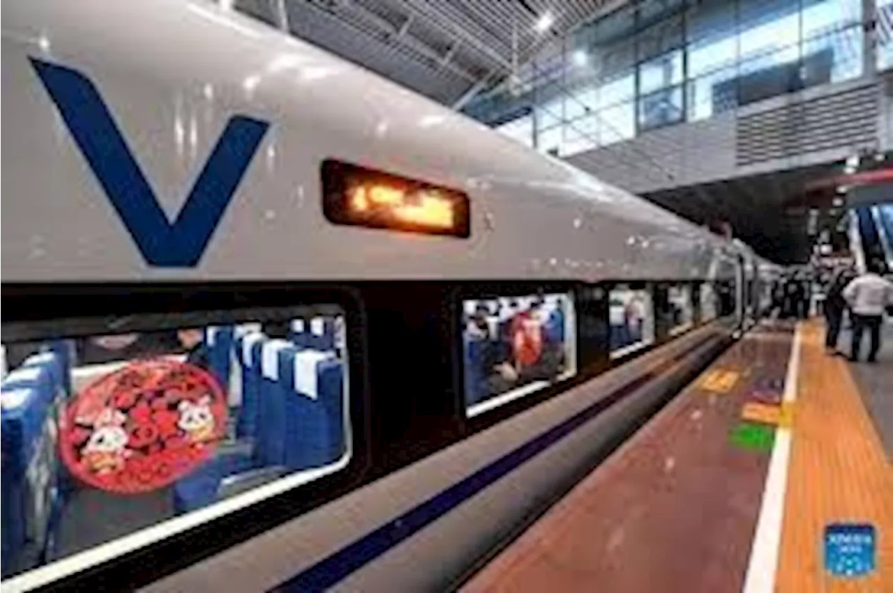 Excited HK passengers ride on new high-speed sleeper train to Shanghai, Beijing