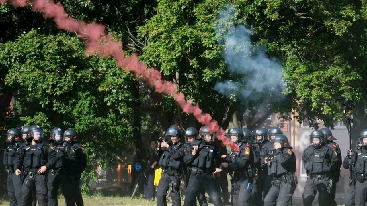 Extremismus: Anklage gegen 25-Jährigen wegen Brandsatz-Würfen am 'Tag X'