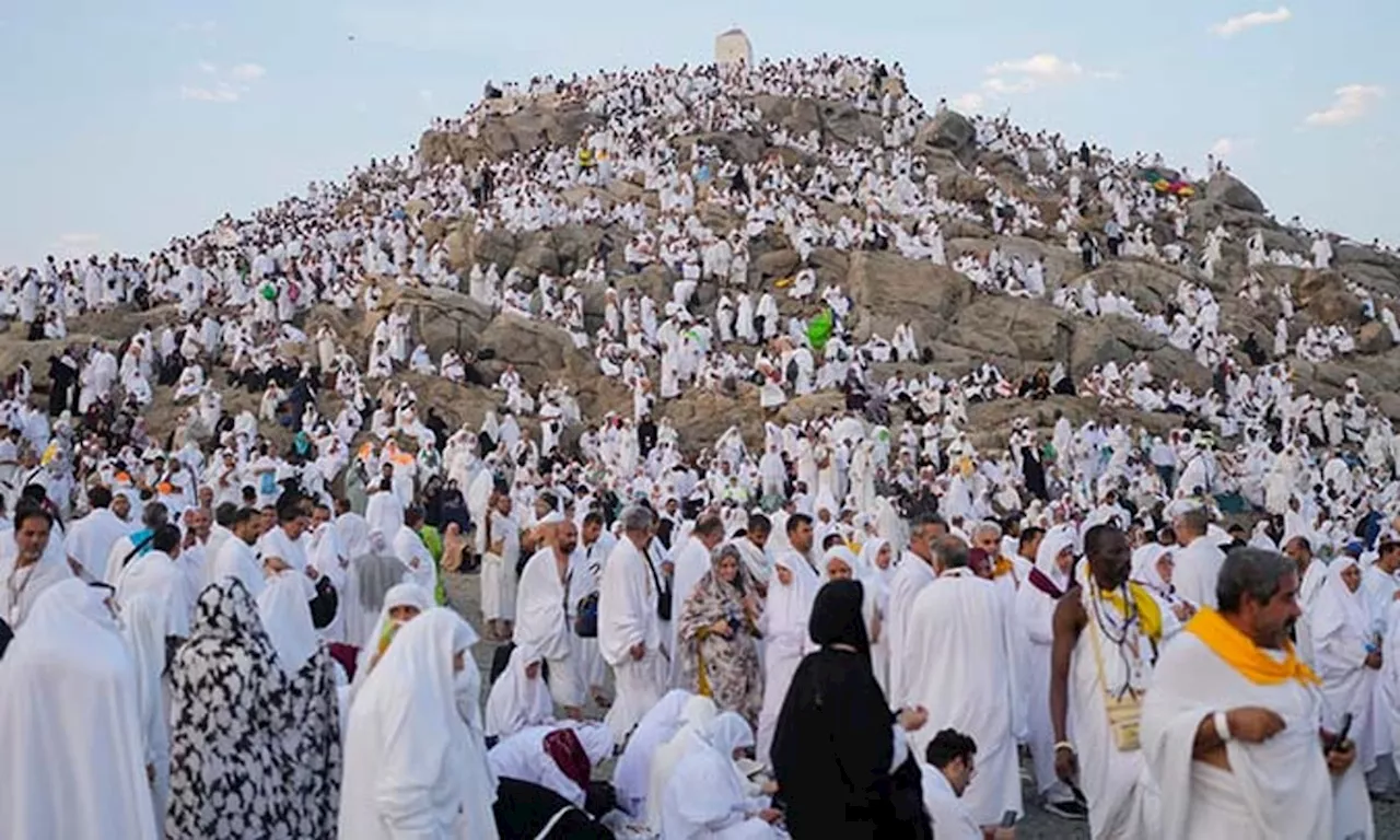 Pilgrims commence the final rites of Hajj as Muslims celebrate Eid al-Adha