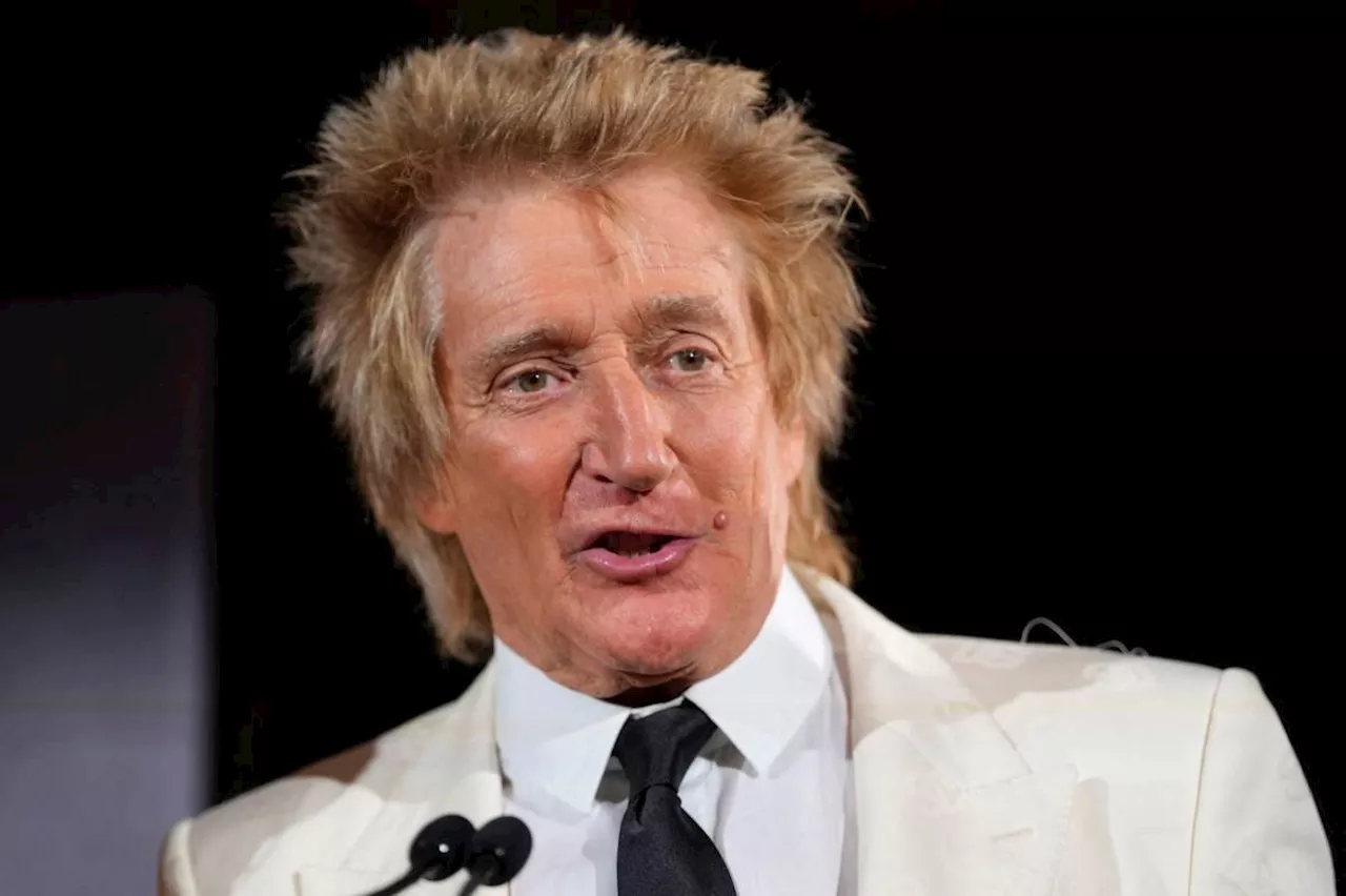 Rod Stewart booed at German concert for Ukraine support