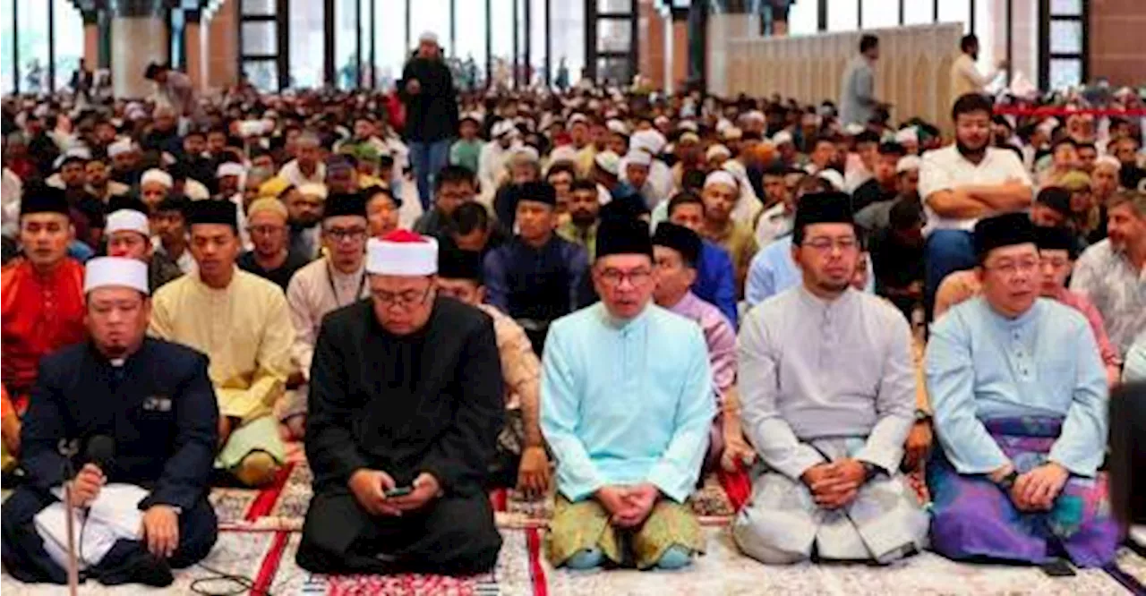 PM tunai solat sunat Aidiladha