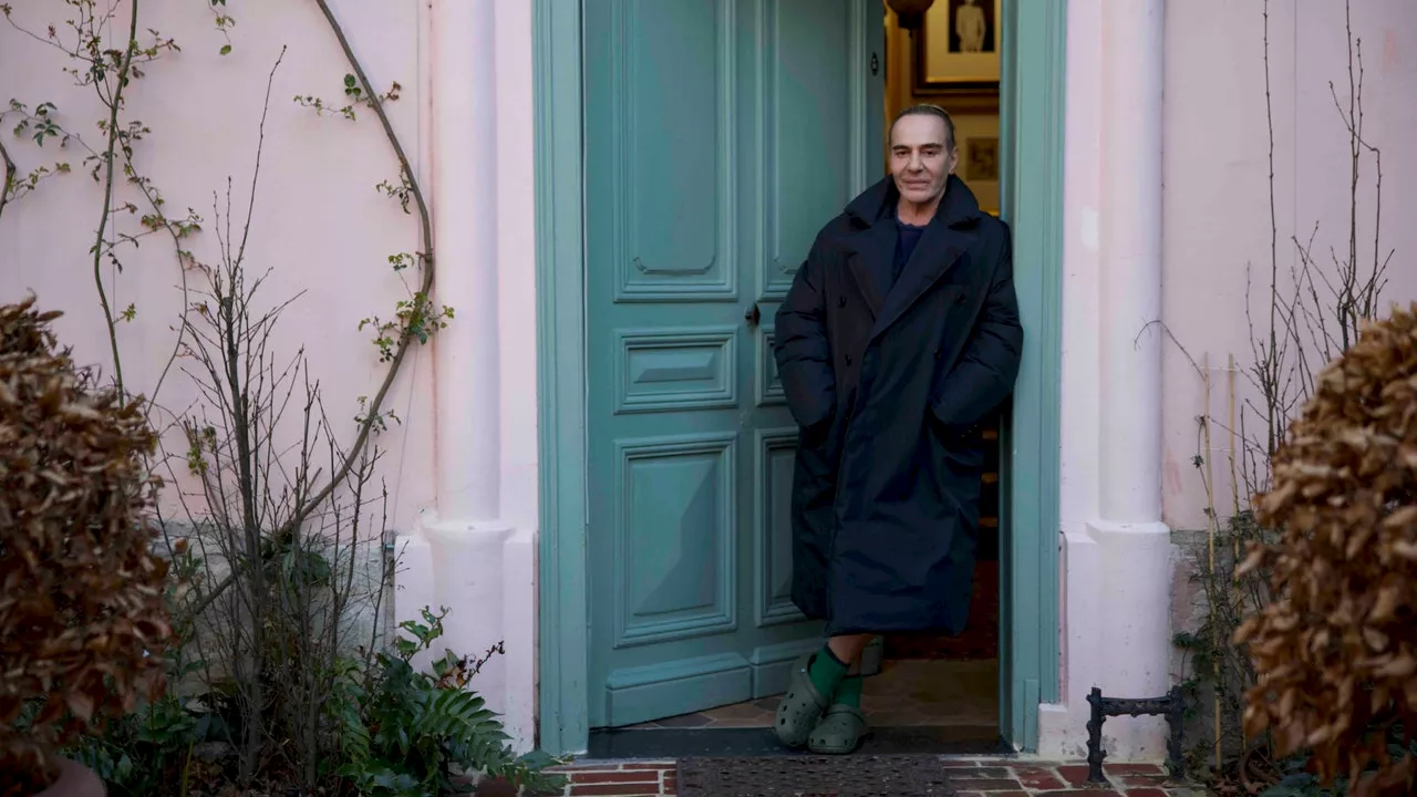 John Galliano, il documentario che racconta la discesa agli inferi dello stilista in cerca di redenzione