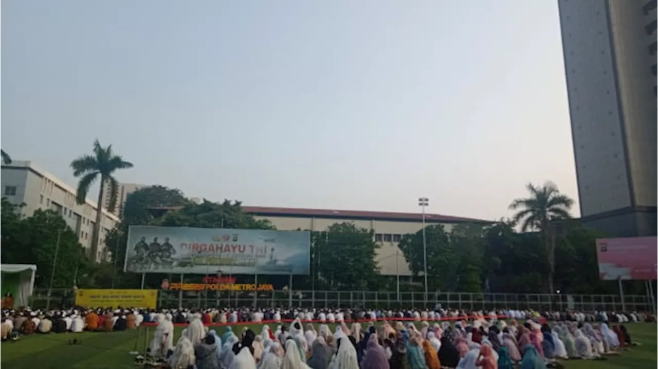 Begini Suasana Irjen Karyoto dan Anak Buahnya Salat Idul Adha di Lapangan Presisi