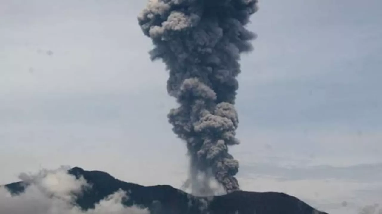 Gunung Marapi Meletus Lagi pada Minggu Malam, Dentumannya Getarkan Rumah-rumah Warga