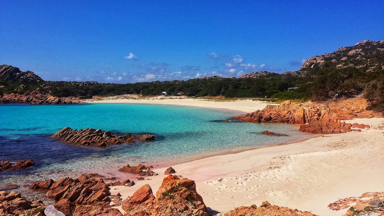 Urlaub: Influencerin betritt Strand Spiaggia Rosa