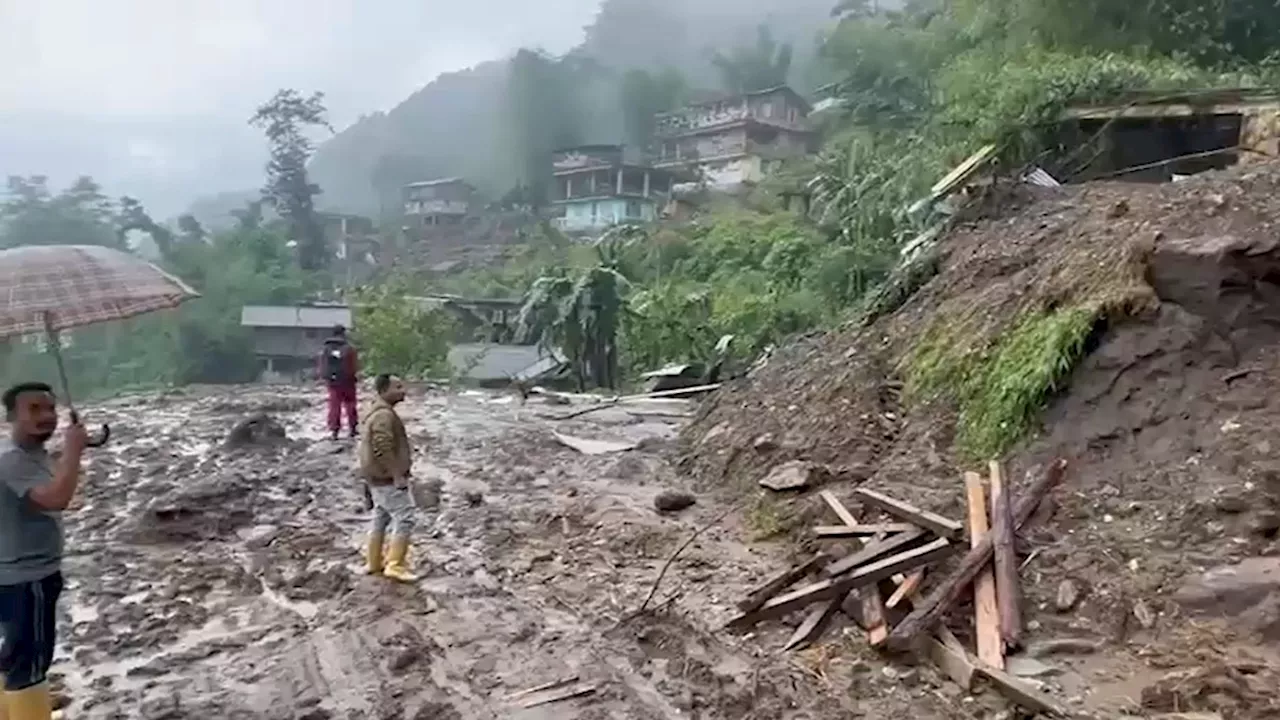 सिक्किम में बारिश और लैंडस्लाइड से बुरा हाल, 2000 टूरिस्ट्स को एयरलिफ्ट करने की तैयारी, खराब मौसम से सारी कोशिशें फेल