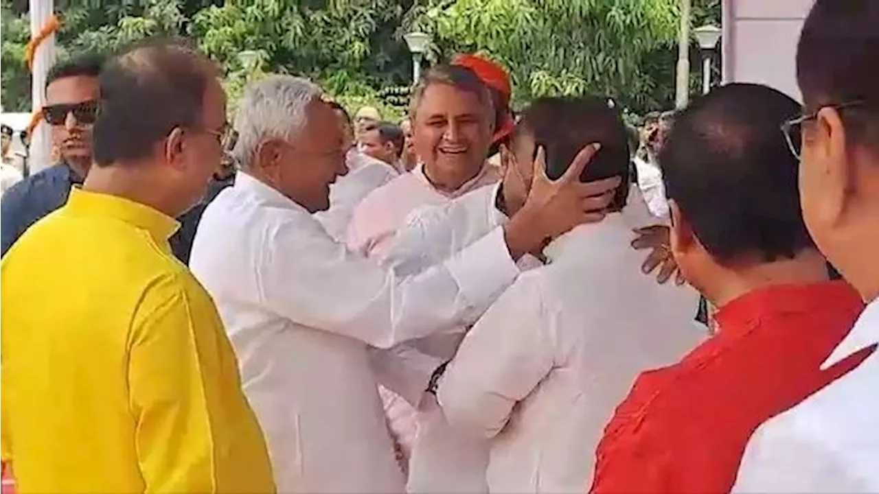 Video: दो मंत्रियों का सिर पकड़कर आपस में टकराया...नीतीश कुमार का दिखा अलग अंदाज