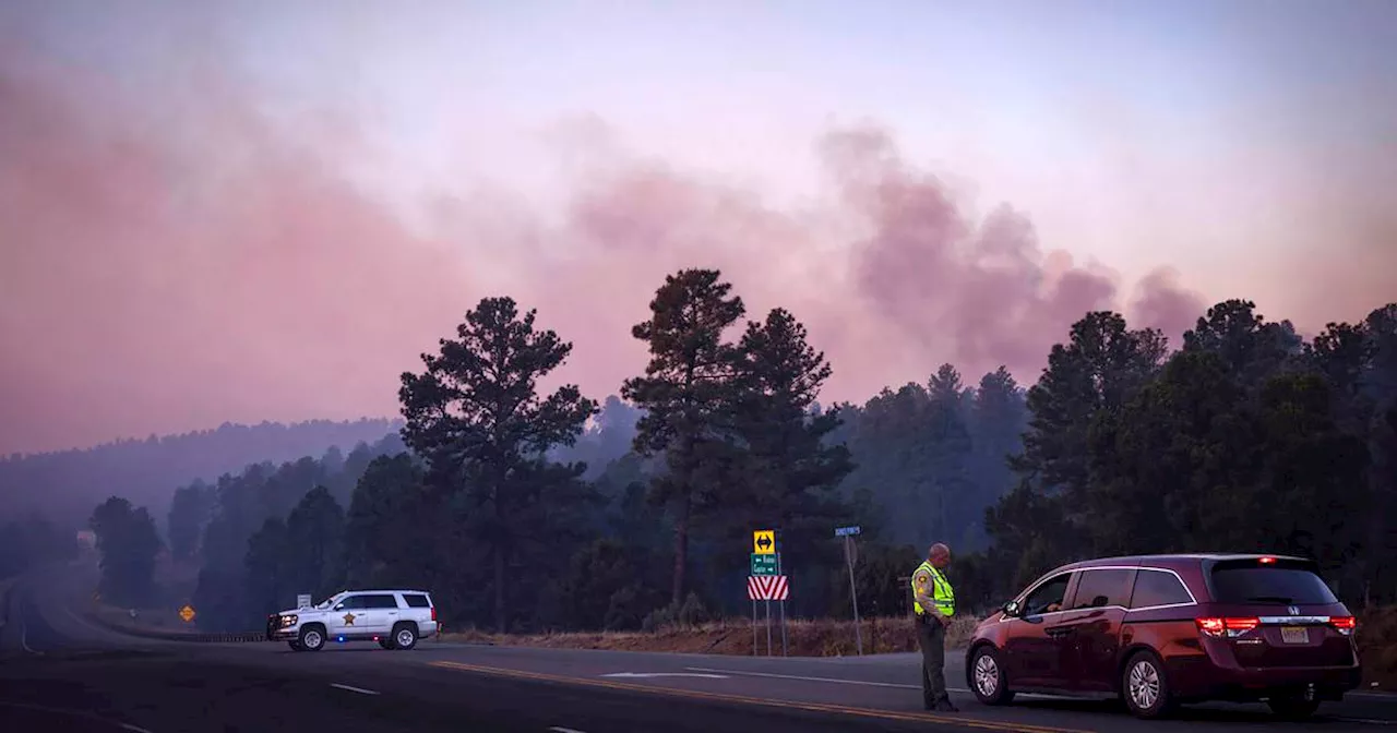 Thousands flee New Mexico wildfires that have damaged 500 structures and prompted emergency declaration