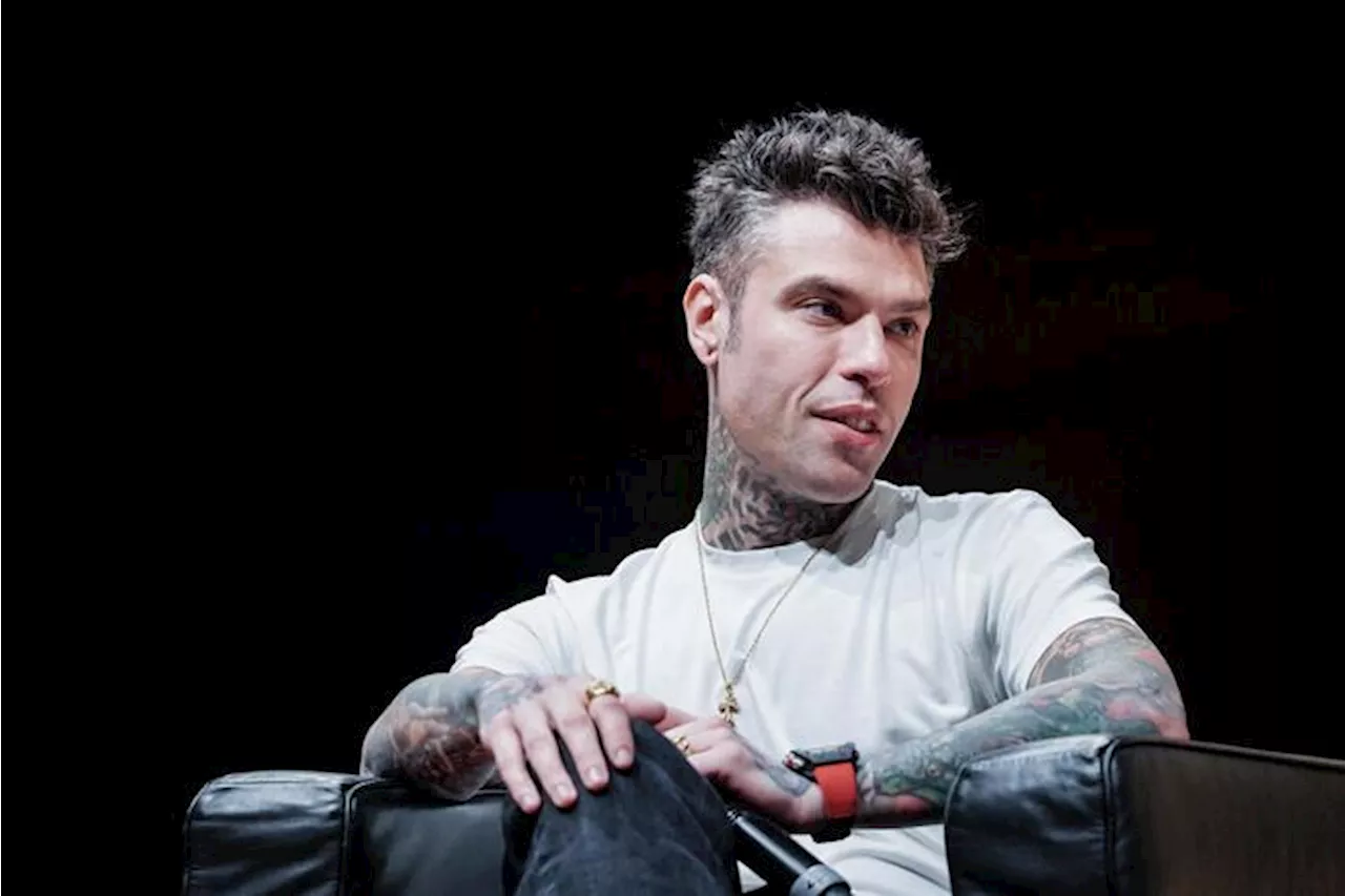 Fedez torna su Instagram, posta una foto con la flebo