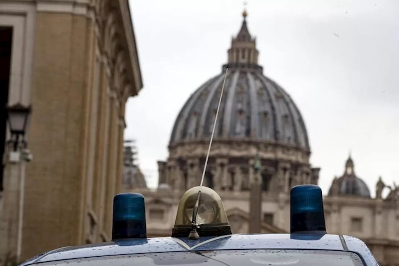 La segue fino a casa e la violenta, arrestato a Roma