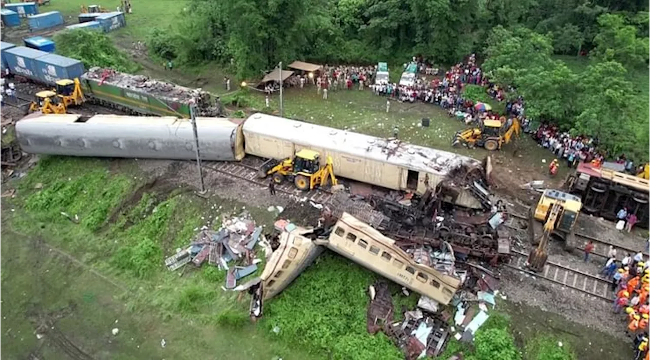 Train Accident: सियालदह पहुंची कंचनजंगा एक्सप्रेस, अपनों को देखते ही पीड़ितों के छलके आंसू, बयां किया दर्द