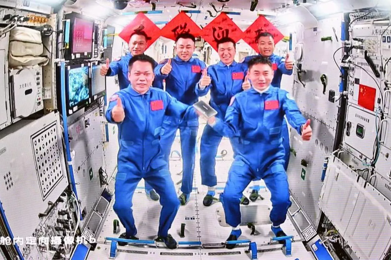 Astronaut China rampungkan uji coba kekuatan dan kemampuan otot