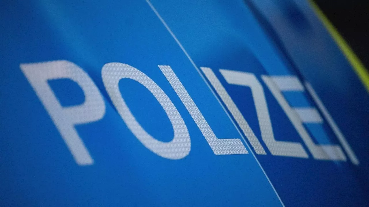 Unbekannte ritzen Hakenkreuz und SS-Runen an Lauinger Stadthalle