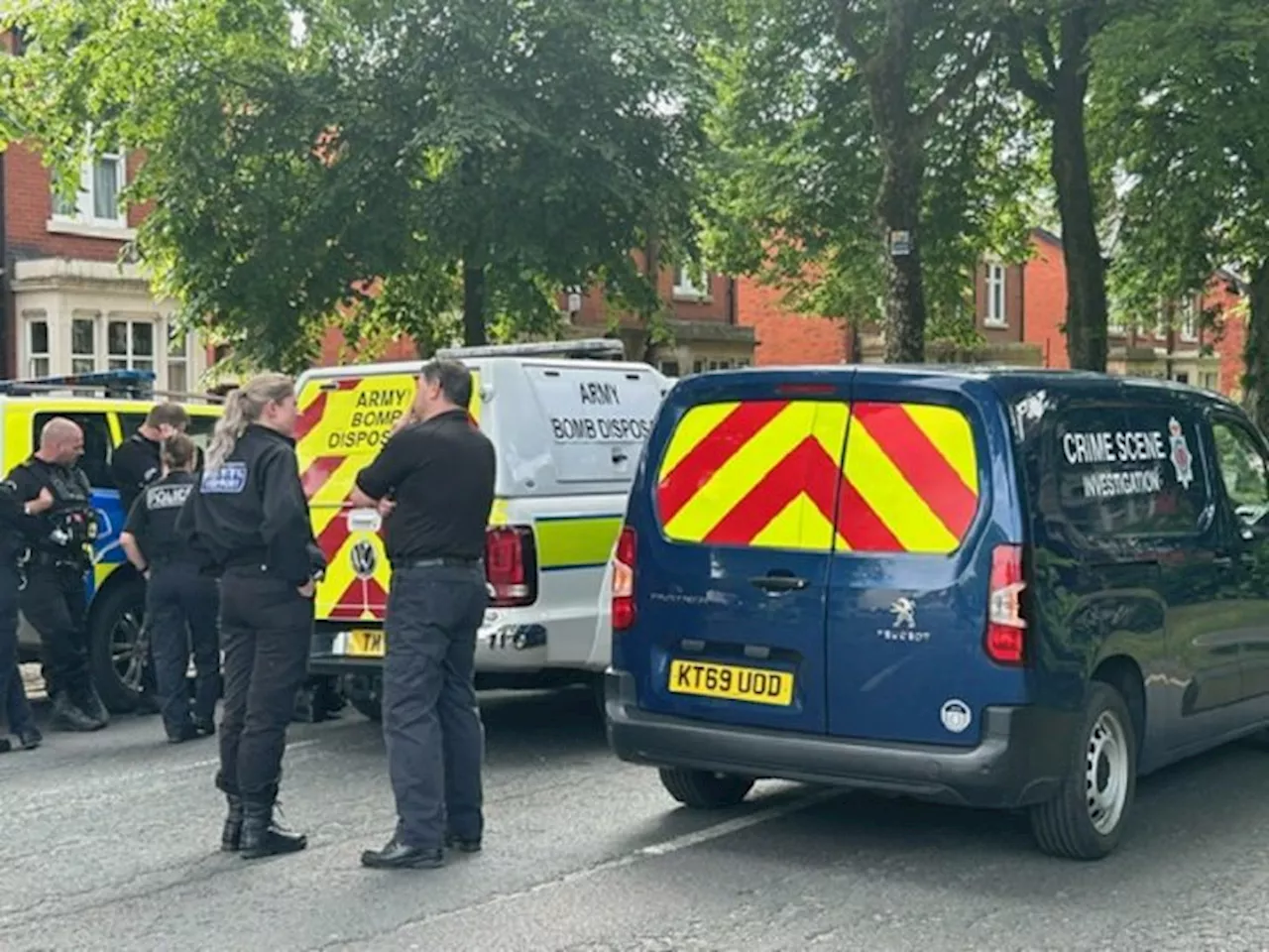 Bomb disposal team called to suspicious package in Fulwood