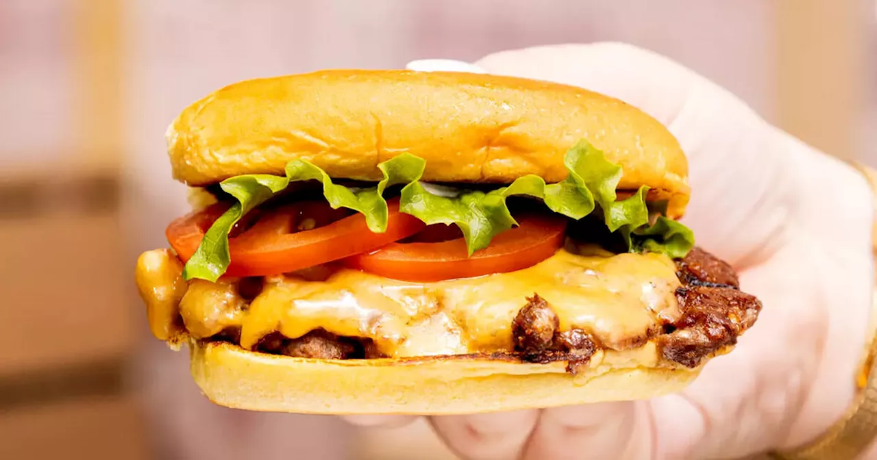 We endured the long lines at Shake Shack Toronto to see if it lives up to all the hype