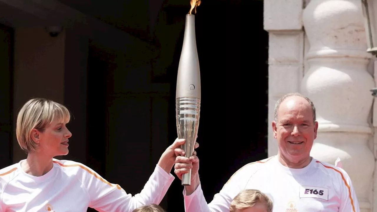 Fürst Albert und Fürstin Charlène: Sie präsentieren die Olympische Fackel in Monaco