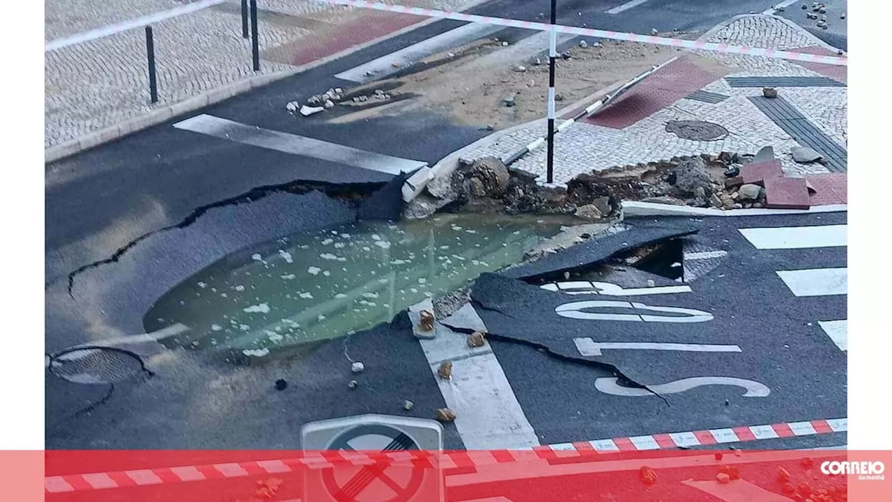 Estrada colapsa em Almada. Veja as imagens