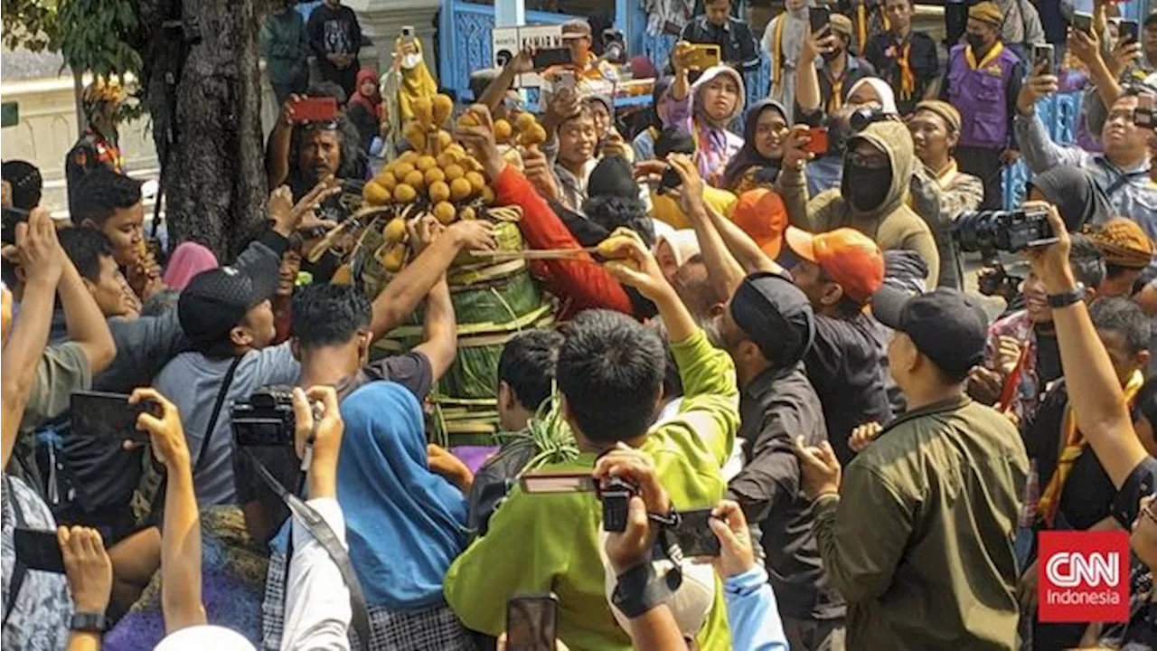 Grebeg Besar Digelar di Surakarta, 2 Gunungan Ludes 1 Menit Kurang