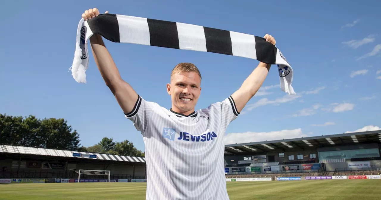 Wing king Walker ready to feel at home with Scott Brown's Ayr United