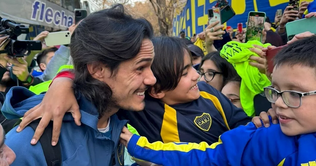 Boca fue recibido por una multitud en Mendoza: locura por Cavani