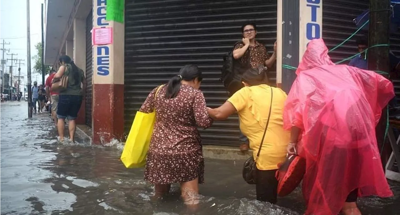 Reportan fuertes lluvias en municipios de Yucatán y Campeche