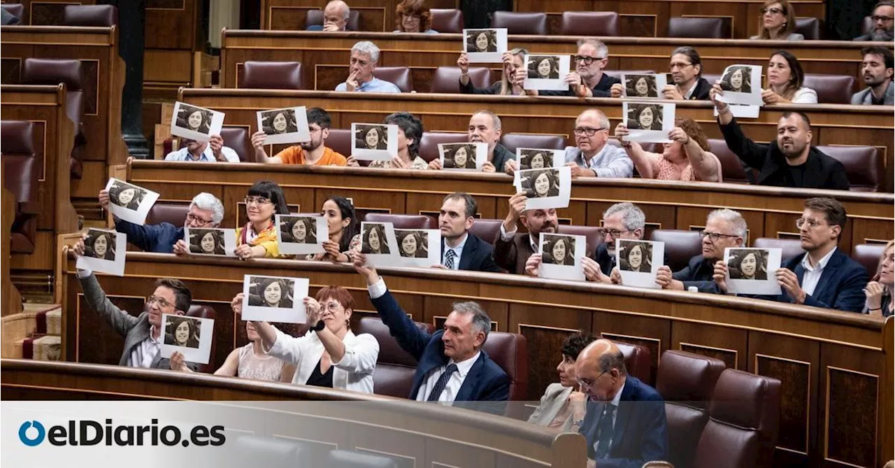 Los diputados de Sumar responden a Vox y muestran en el Congreso la imagen de Aurora Picornell, víctima del franquismo