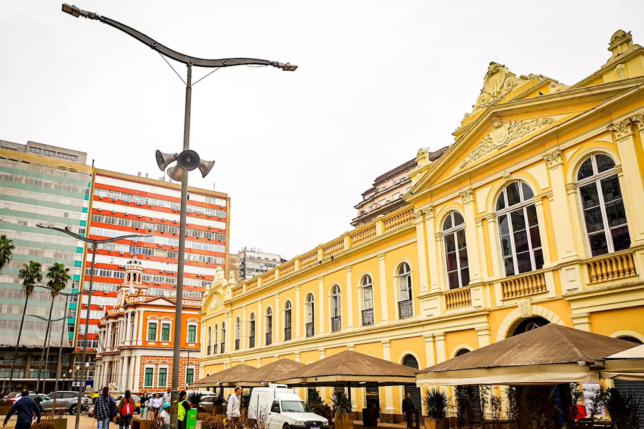 Mercado Público de Porto Alegre reabre totalmente com menos da metade das lojas operantes