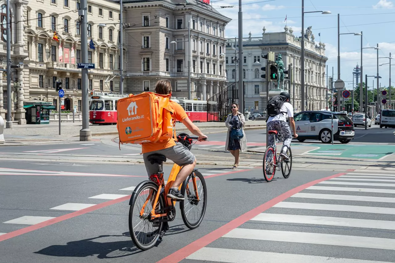 Österreichs Fahrradboten streiken während Fußballspielen