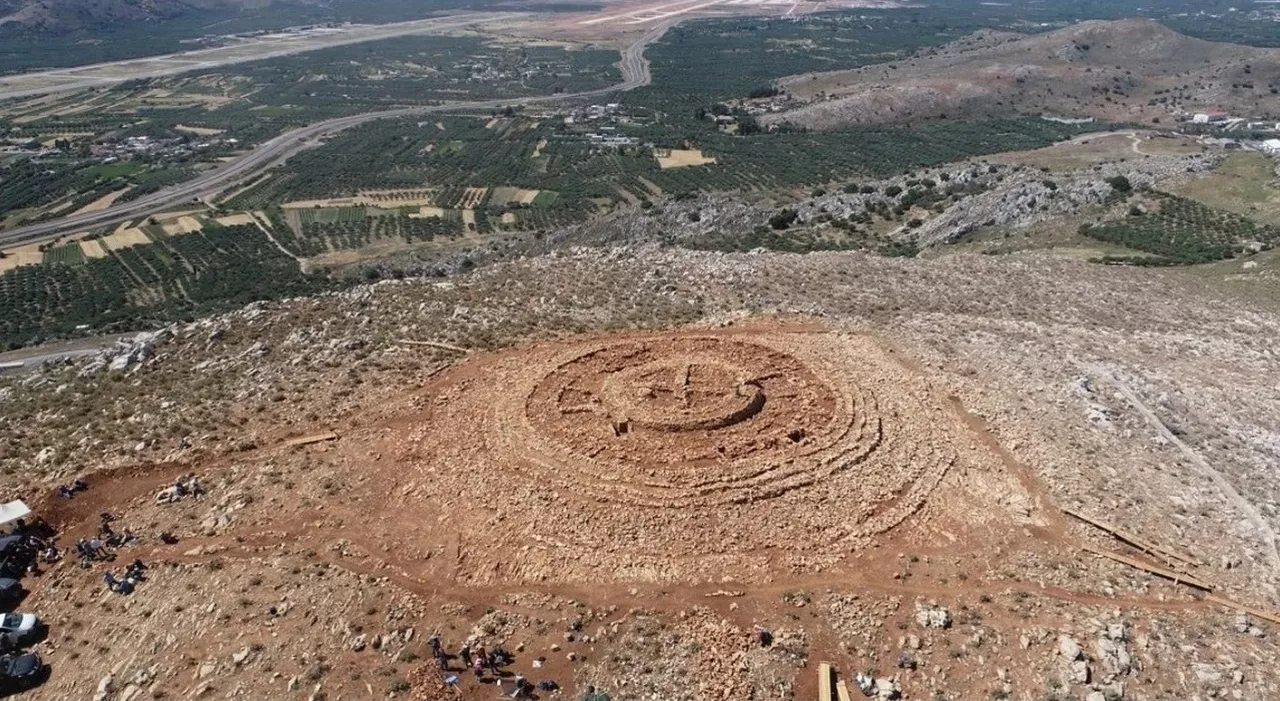 Creta, torna alla luce il mito del labirinto: scoperto misterioso palazzo con mura e stanze intricate