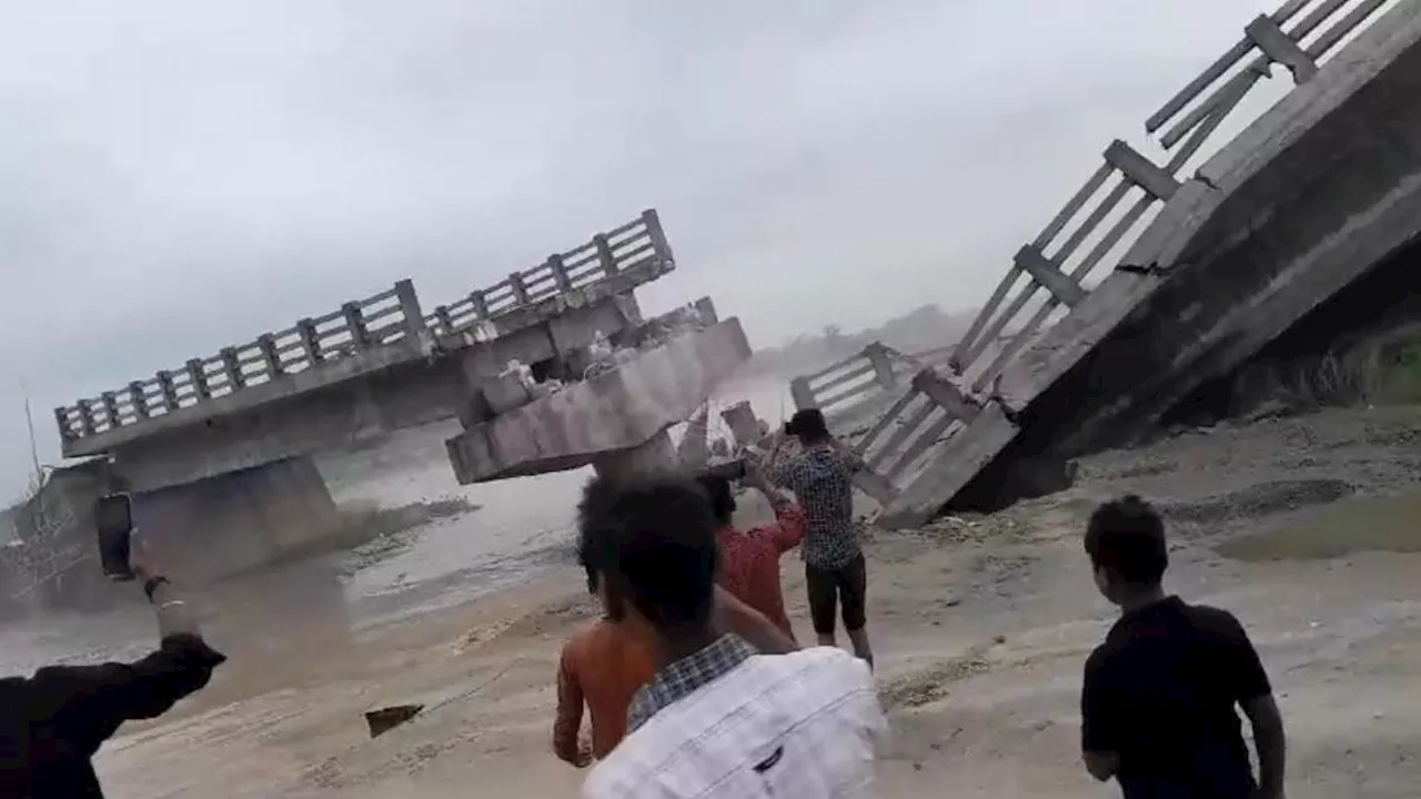 Bihar Bridge Collapse Video: बिहार में एक और बड़ा पुल धराशायी, 7 करोड़ से अध‍िक थी लागत; उद्घाटन से पहले ध्वस्त